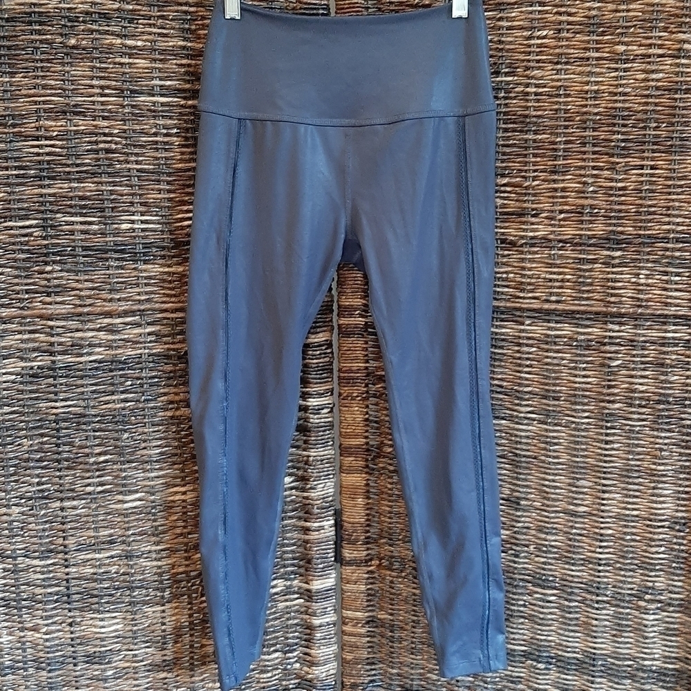 Beyond Yoga Medium Iridescent Faux Snakeskin Workout Leggings Blue Athletic Yoga